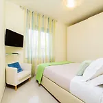 Estate4home - L'onda Viola Apartament *