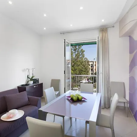 Estate4home - L'onda Viola Апартаменты