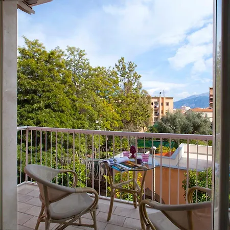 Estate4home - L'onda Viola Апартаменты